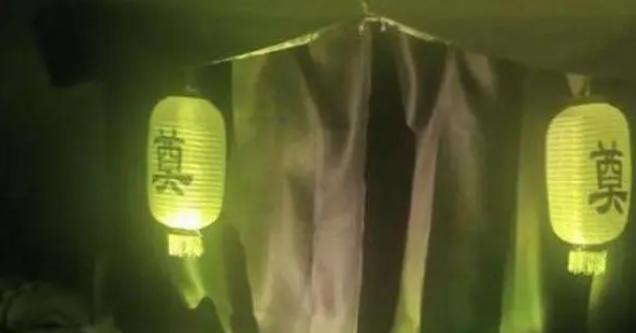 “神秘大学宿舍惊人内幕，谁敢一探究竟？”