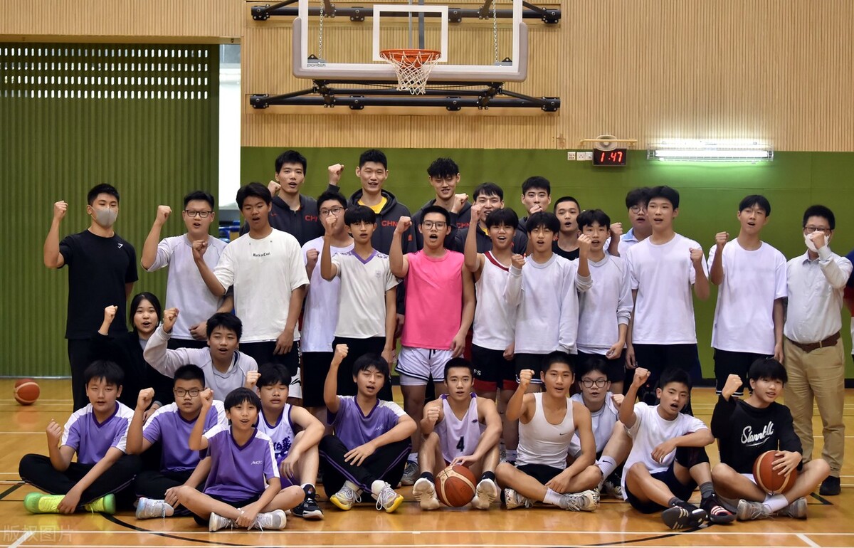 决战伊朗12人名单调整，乔帅姚明提要求，曾凡博5人最新行程曝光