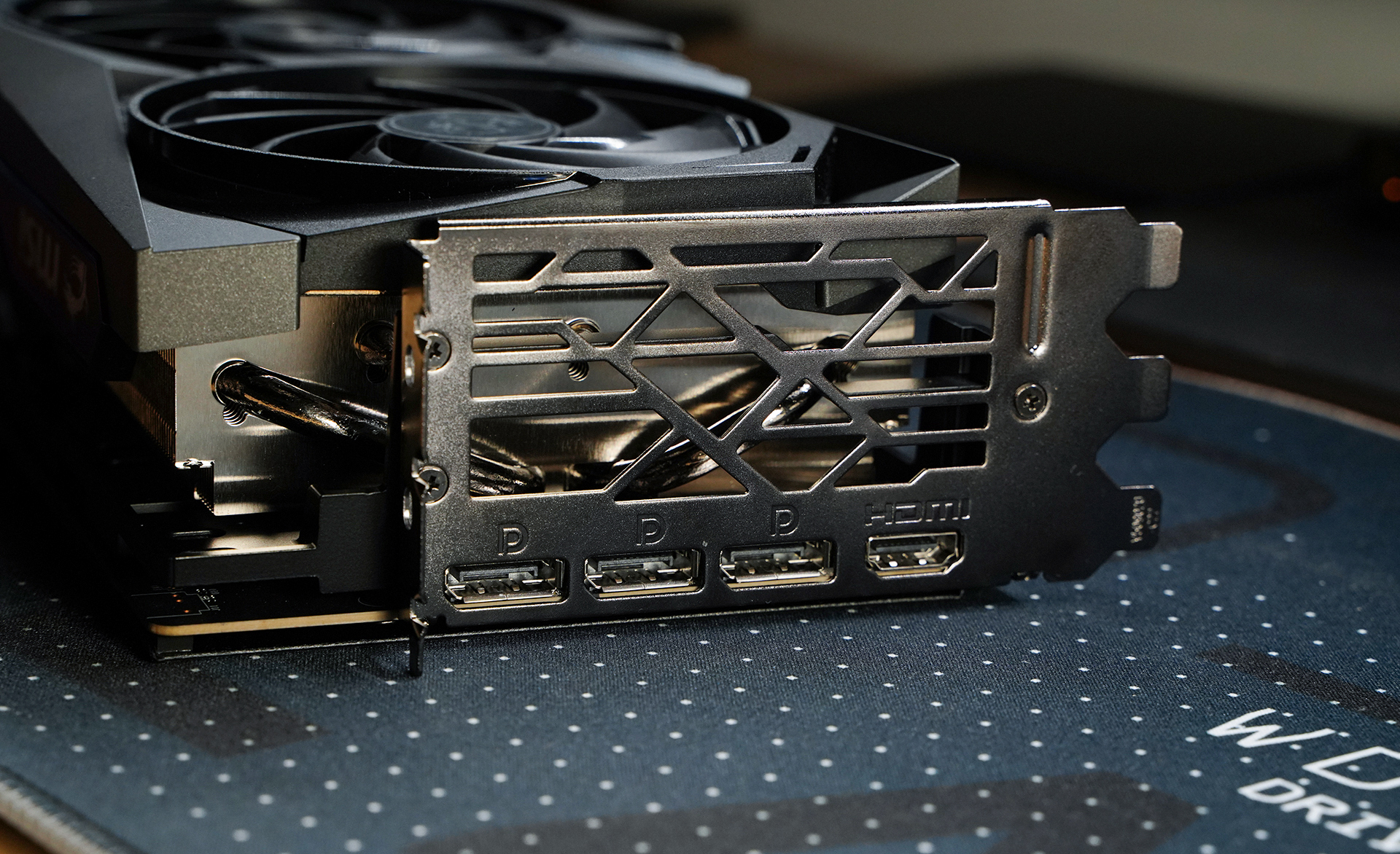 rtx4080魔龙和4090尺寸,rtx4080魔龙多少pin供电