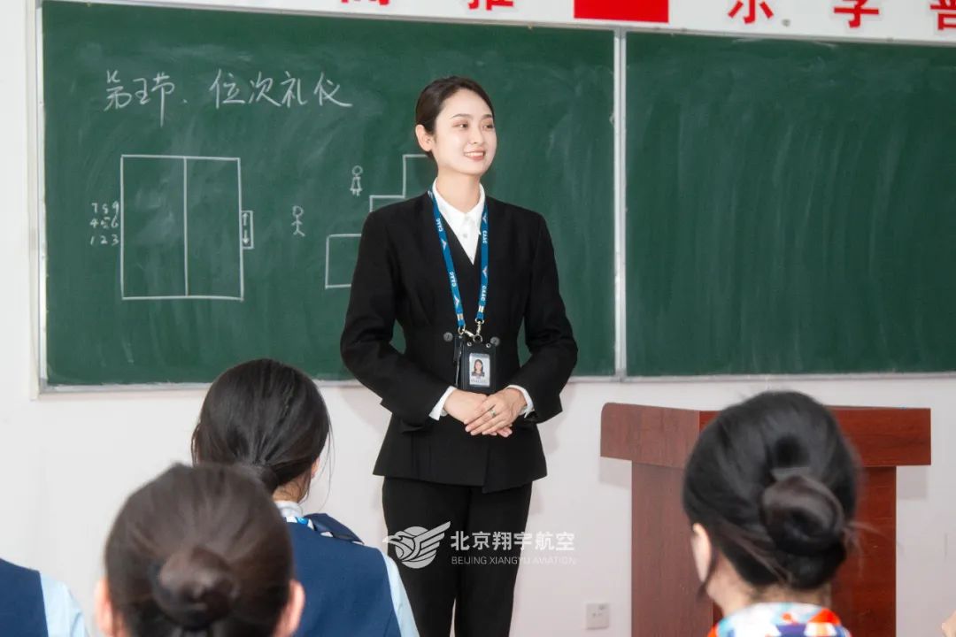 走进学校让心情愉悦,走进安静整洁的教室时我深感自豪