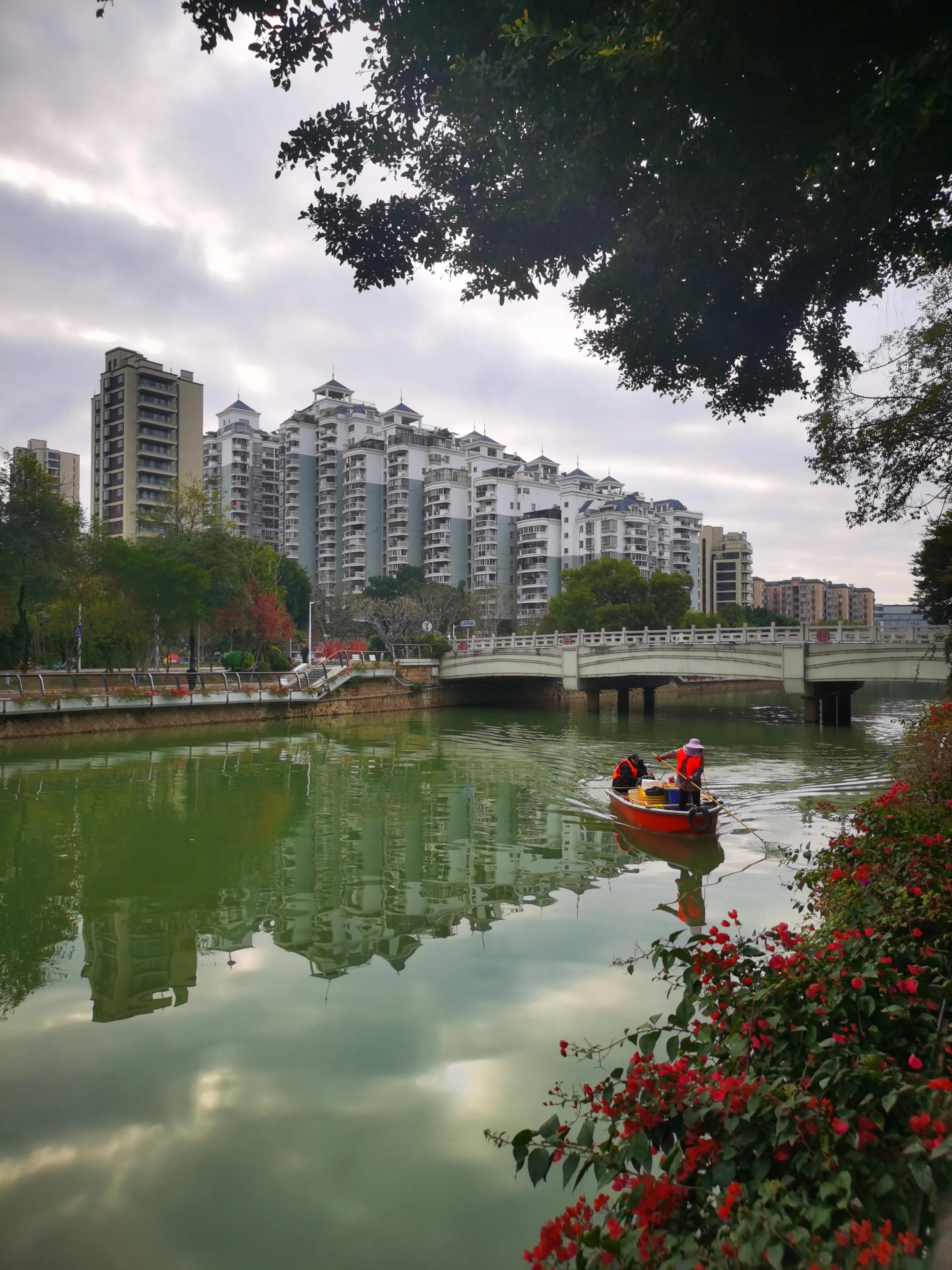 漫步在温泉河湿地公园,漫步福州静谧与繁华