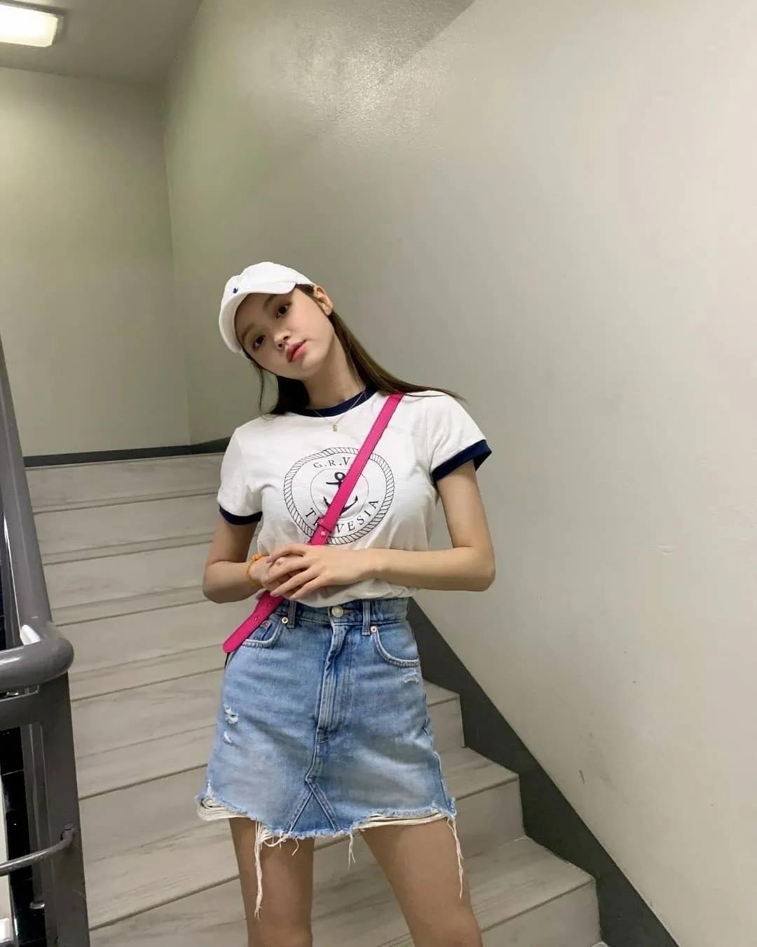 丹宁牛仔配色夏季穿搭,早春牛仔裤穿搭2020