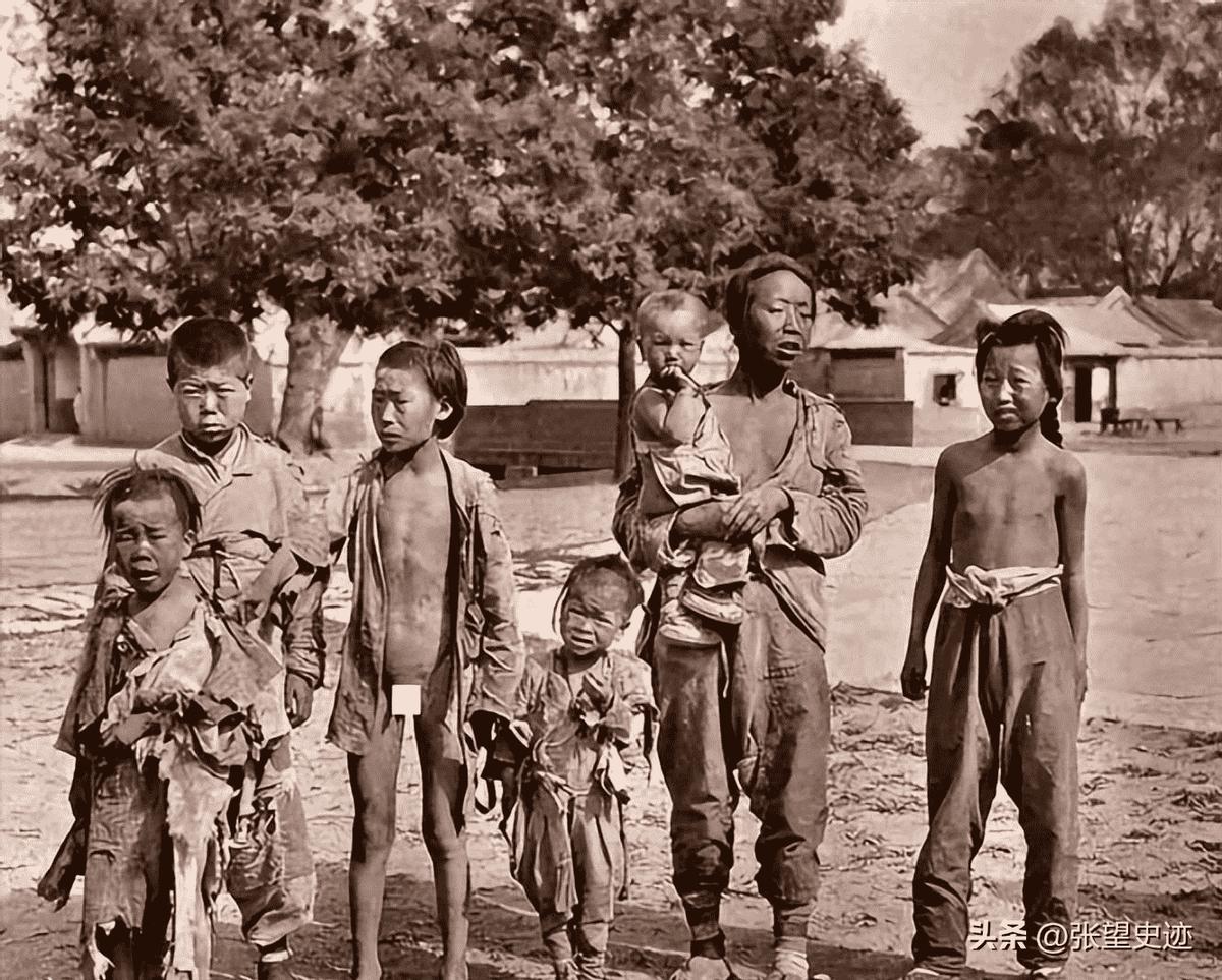 变态的纳粹德国,*光脱**犹太人女人衣服,集体*杀屠**!2