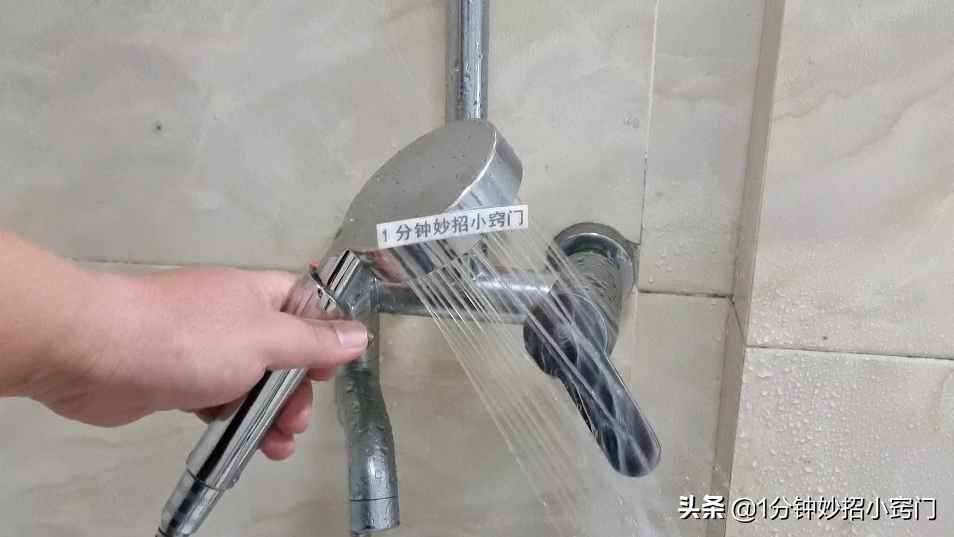 淋浴大花洒拆不下来堵塞怎么清洗,淋浴头堵塞用热水烫变形了怎么办