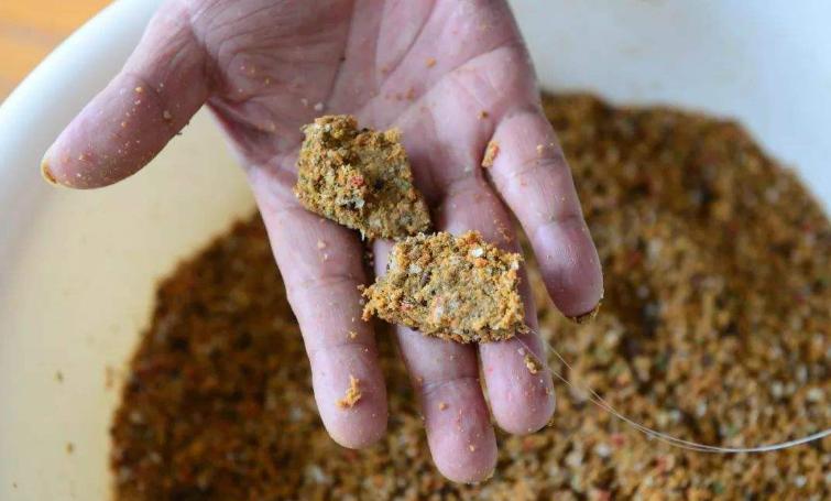 怎么让饵料不反水,饵料反水变粘