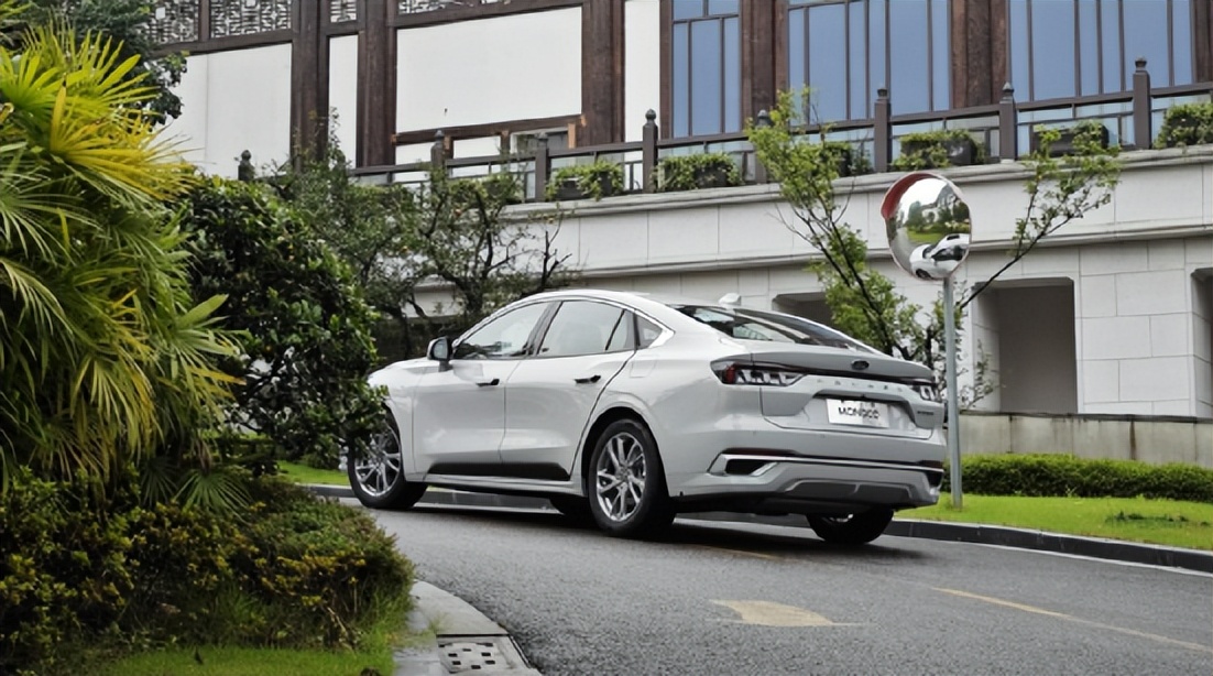 凯美瑞2.0豪华和蒙迪欧1.5豪华,蒙迪欧和凯美瑞怎么选才最划算