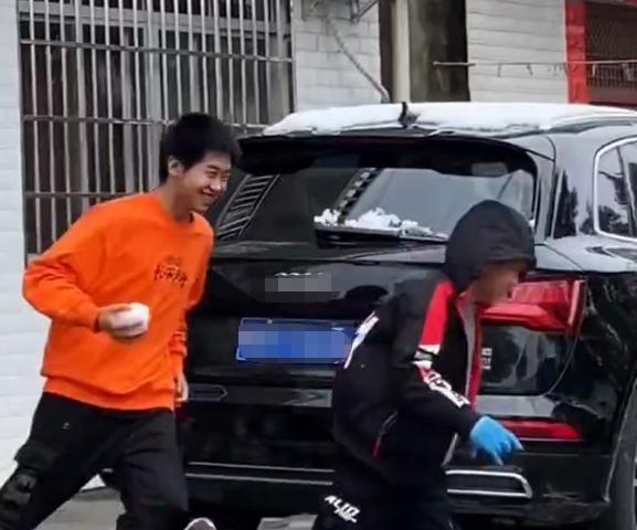 孙卓摘口罩,孙卓为啥戴口罩