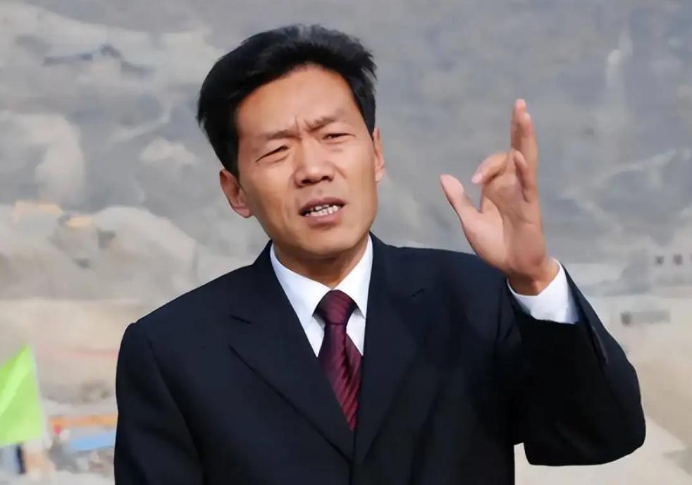 戏精贪官：为当清官让母亲去捡垃圾，还让下属假扮“黄羊”