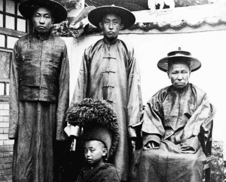 纳粹老照片犹太女人,真实的纳粹老照片