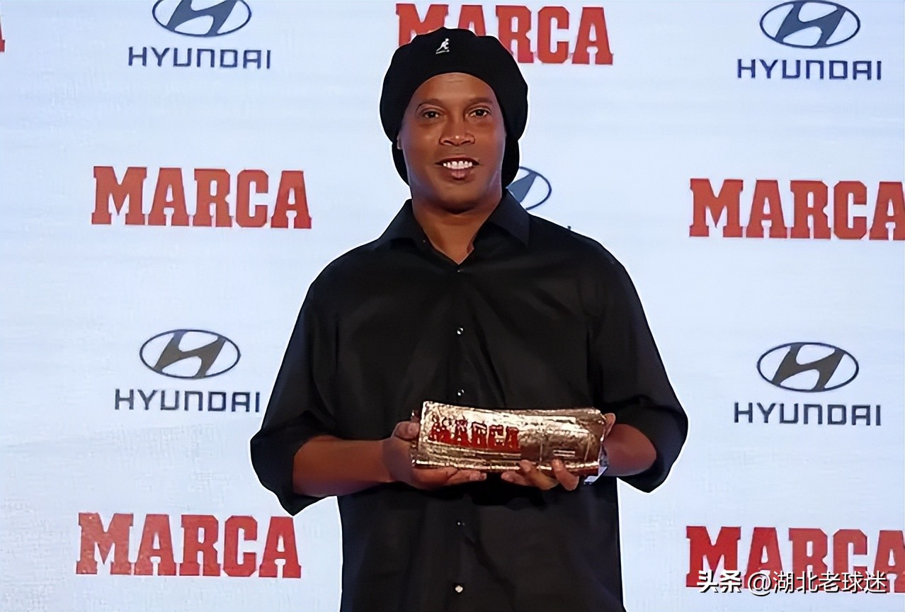 小罗离开巴塞罗那时梅西庆祝动作,小罗祝贺阿根廷夺冠