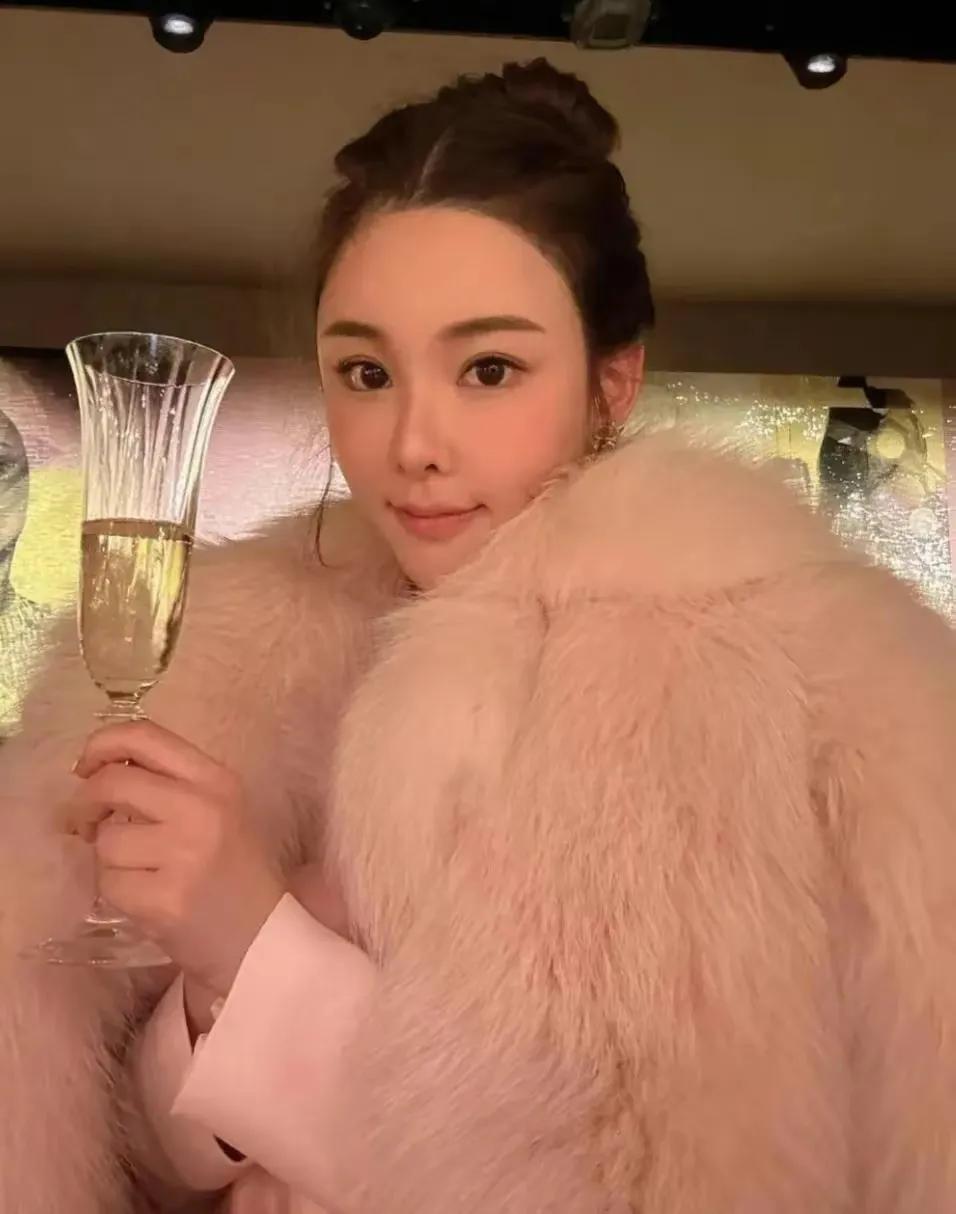 蔡天凤为什么离婚,蔡天凤为啥跟现任没领结婚证