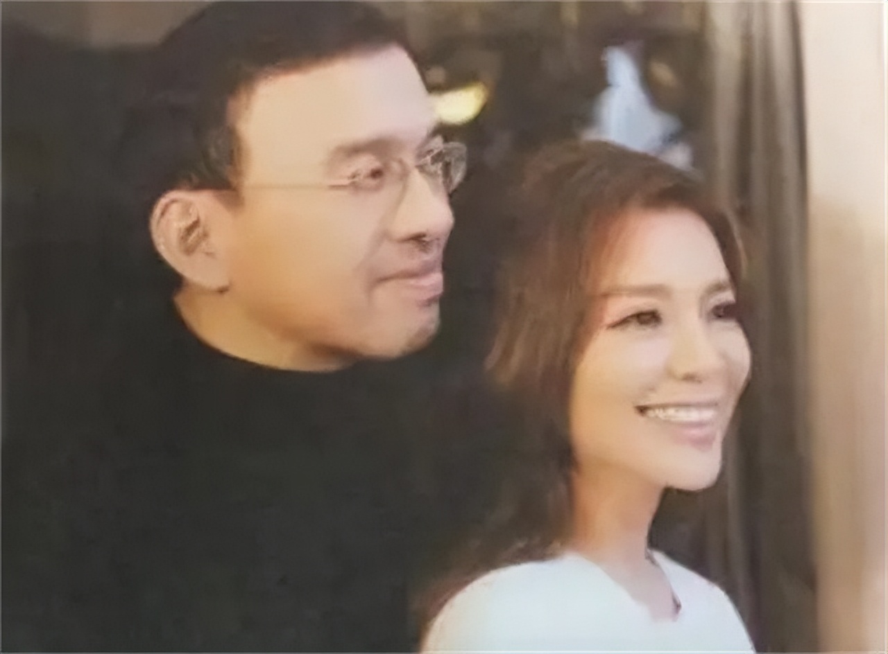 央视电视台主持人嫁给美籍华人,央视主持人嫁给富二代