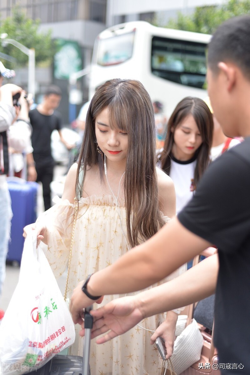 一周能赚千元！*京大南**三女生做本地导游，“陪玩式旅游”为什么火