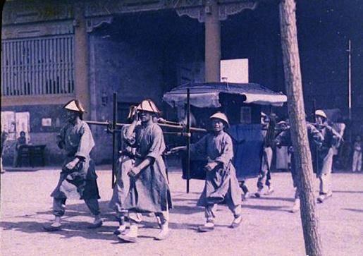 日军当着国军的面杀俘虏,日军侵华兽行