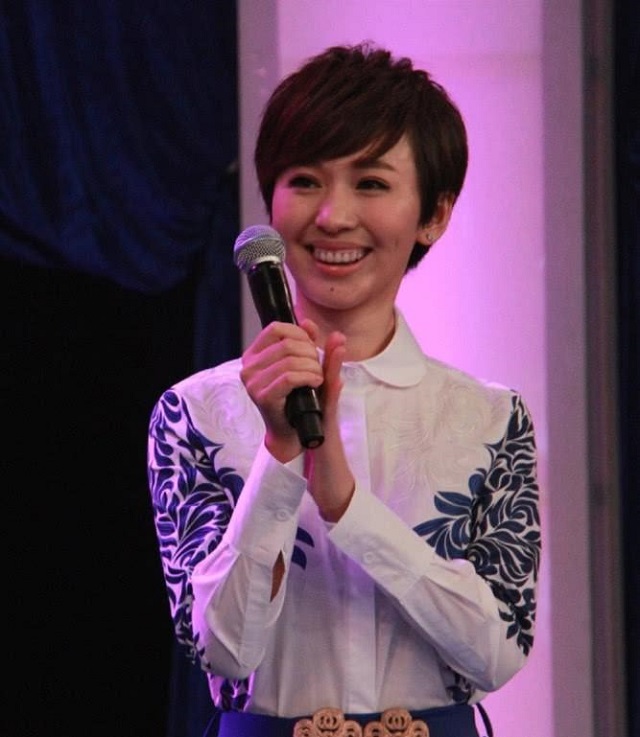 欧阳夏丹主持新闻联播康辉,陪伴欧阳夏丹