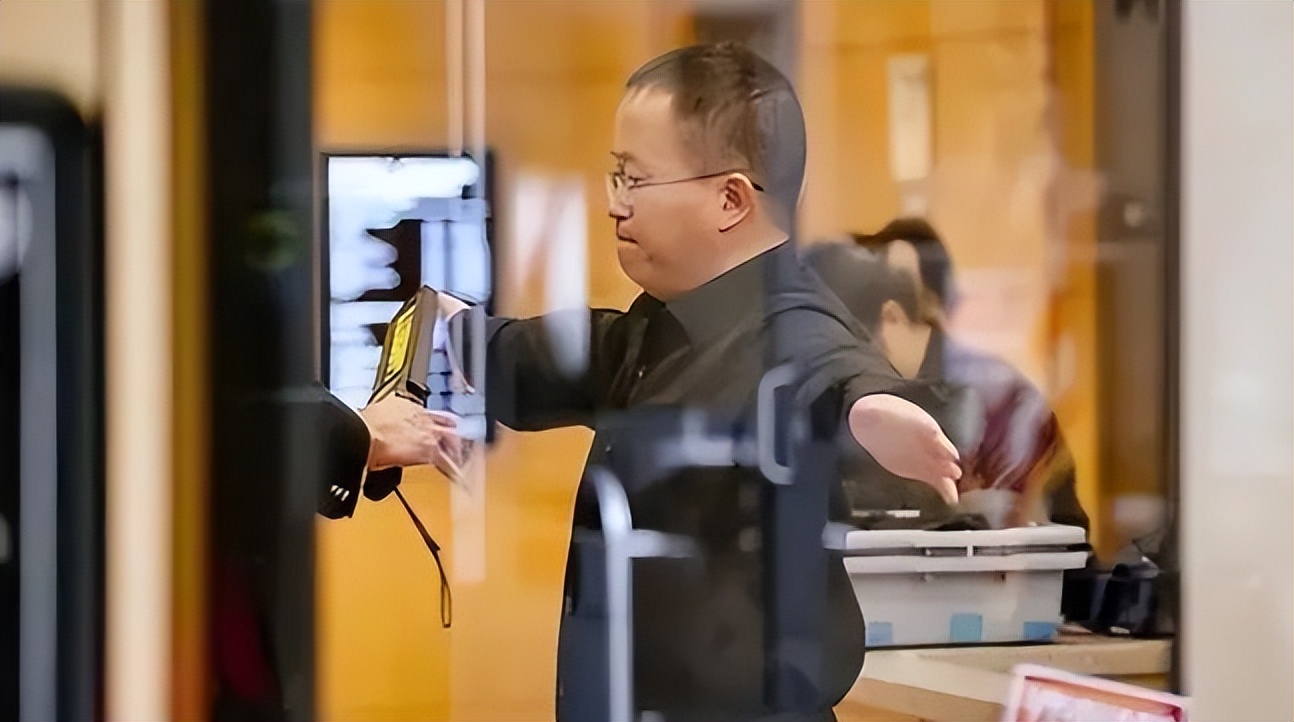 被美国诱捕的芯片专家有哪些,美国抓捕的科学家