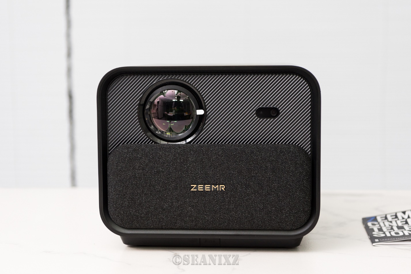 知麻z1投影仪买哪款,知麻投影仪z1高配版1000流明