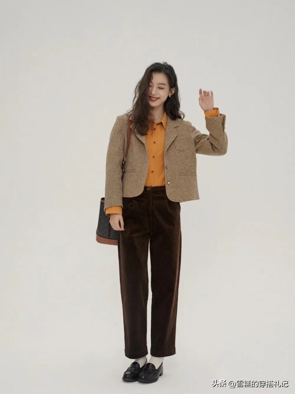 今年最流行短绒呢外套,今年好看外套毛茸茸