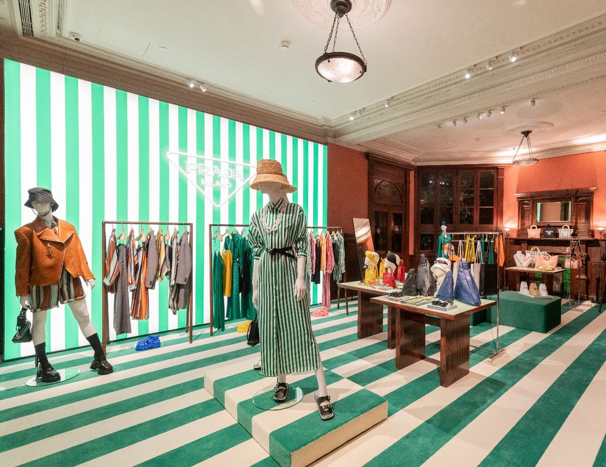 pradatropico快闪店,prada夏季新款黑白条纹风