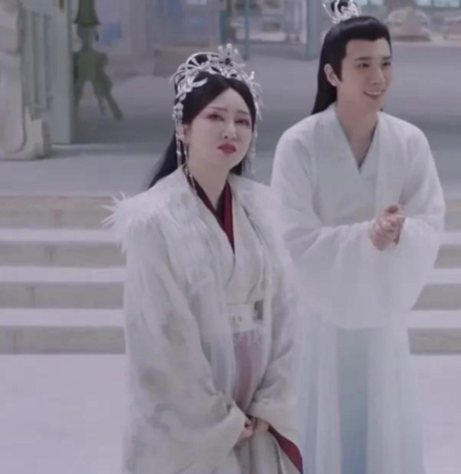 走出国门萨顶顶完整版,萨顶顶爆红后走出国门