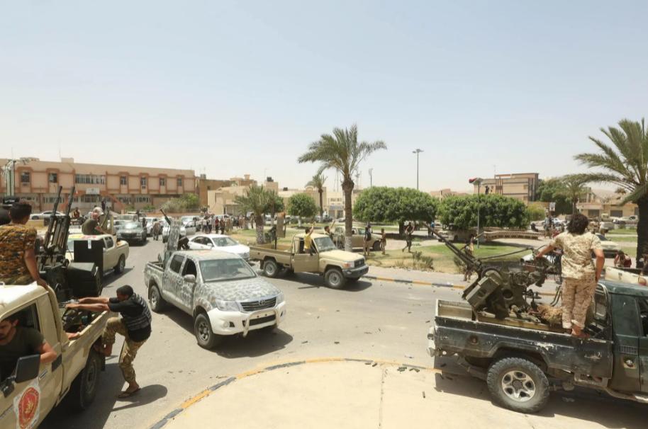 非洲一国买东方神秘坦克，不久扭转战场局势，战胜非洲两大强国