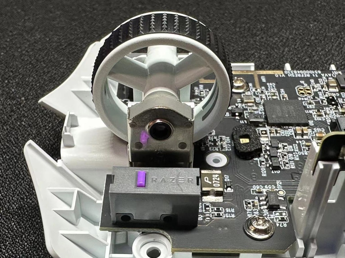 来自顶级大厂的压力,599!PAW3950——雷蛇毒蝰V2PRO