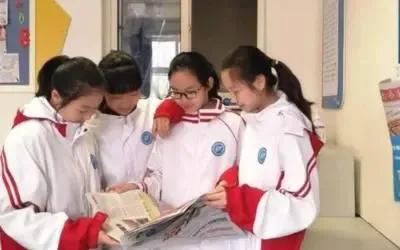 校服2300元被家长抱怨,家长不想购买3000元校服