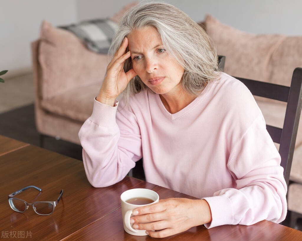 女人40岁绝经会显老吗,45岁绝经后会衰老得很快吗