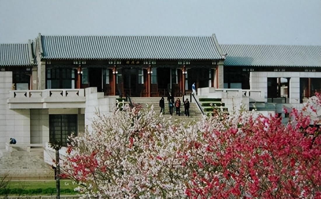 “中南海的秘密：为何不敢挂‘中央人民政府’牌？”