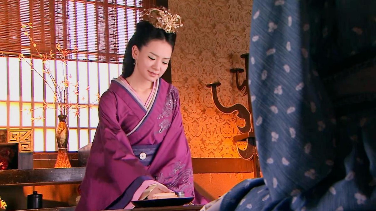 张芷溪白鹿玉楼春,张芷溪和白鹿演的同一个人么