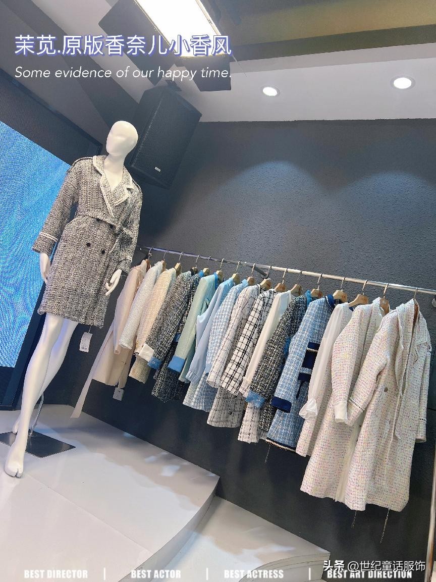 服装店感谢顾客暖心文案,服装店顾客买一大堆的朋友圈文案