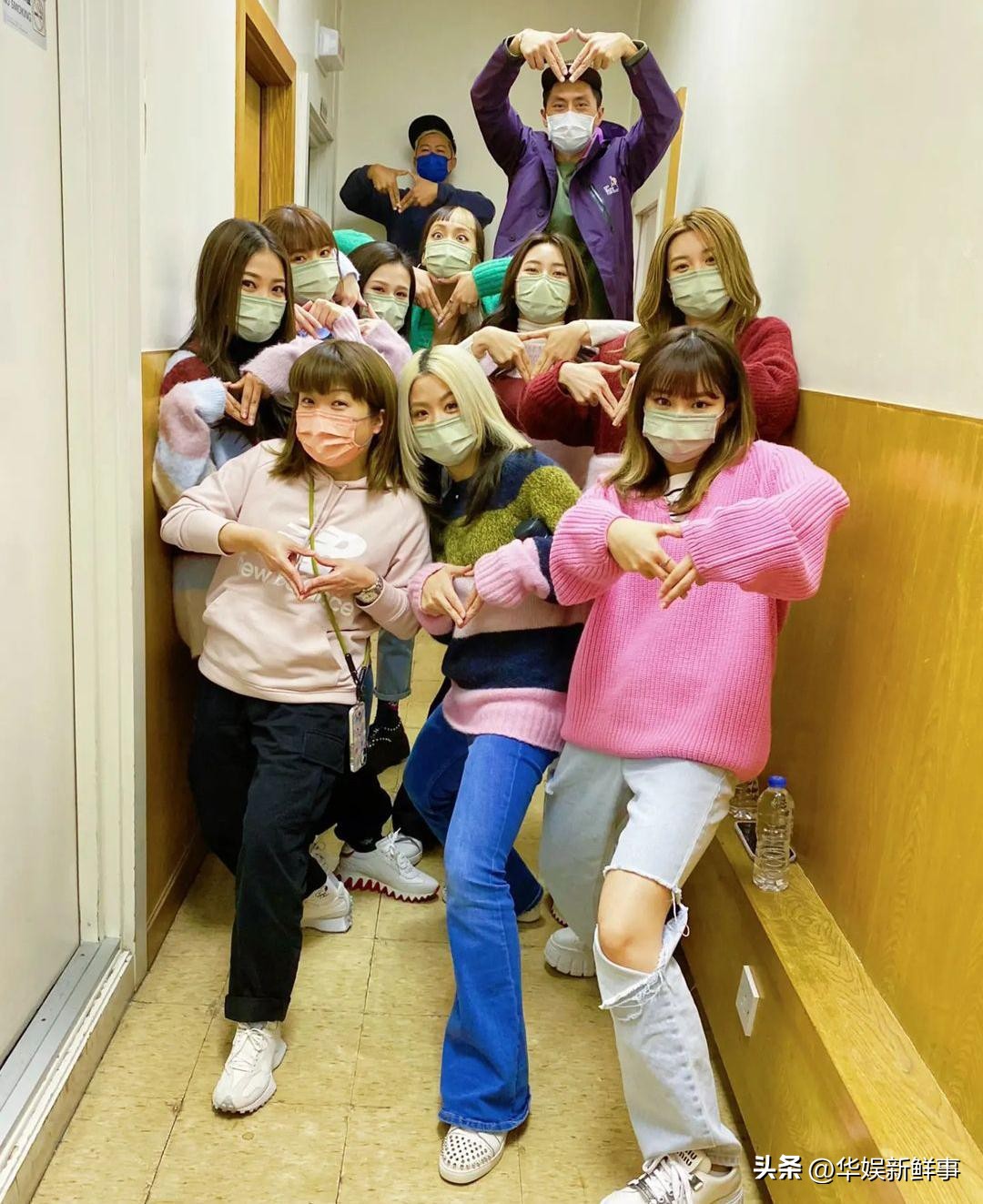 港星森美的微博之路：9年5679帖，标榜使用某手机，最终忘记密码