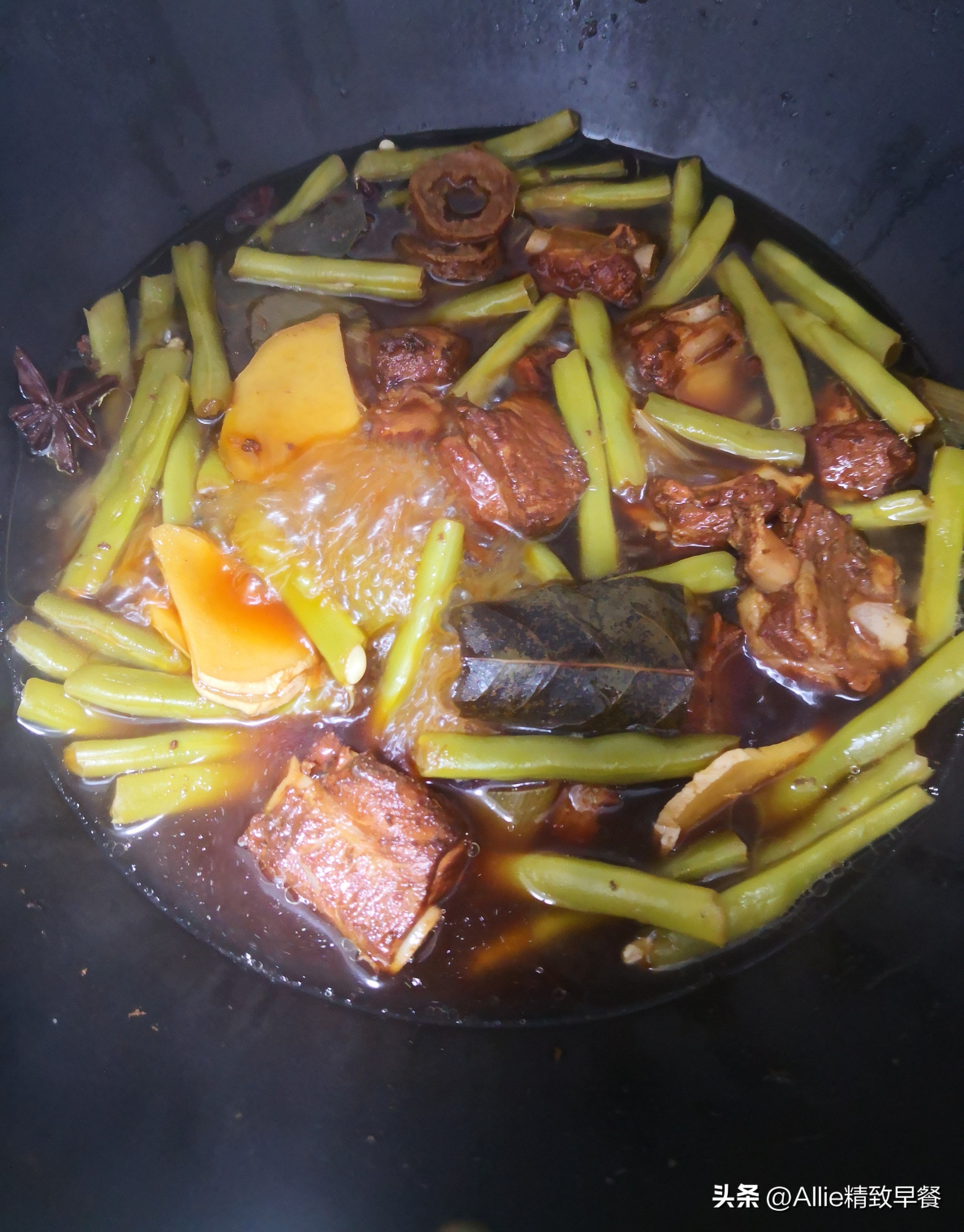 生面条做焖面怎么老是粘锅,焖面怎么做才能软烂不粘锅