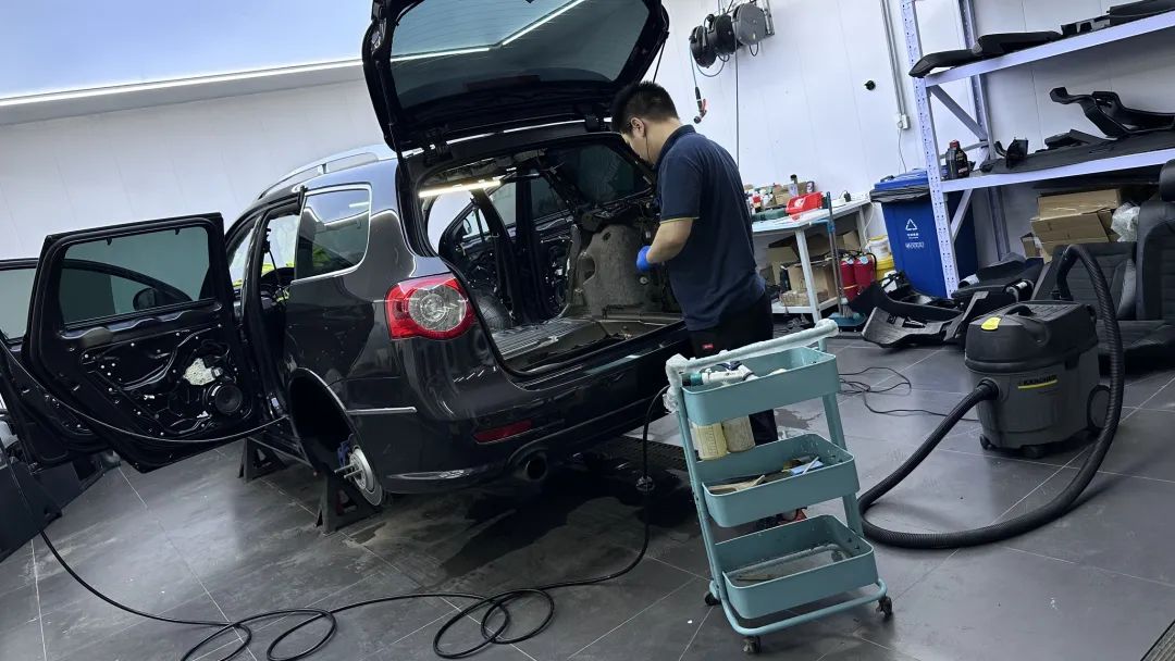 r36翻新改造全过程,大众r36这么老的车怎么还卖这么贵