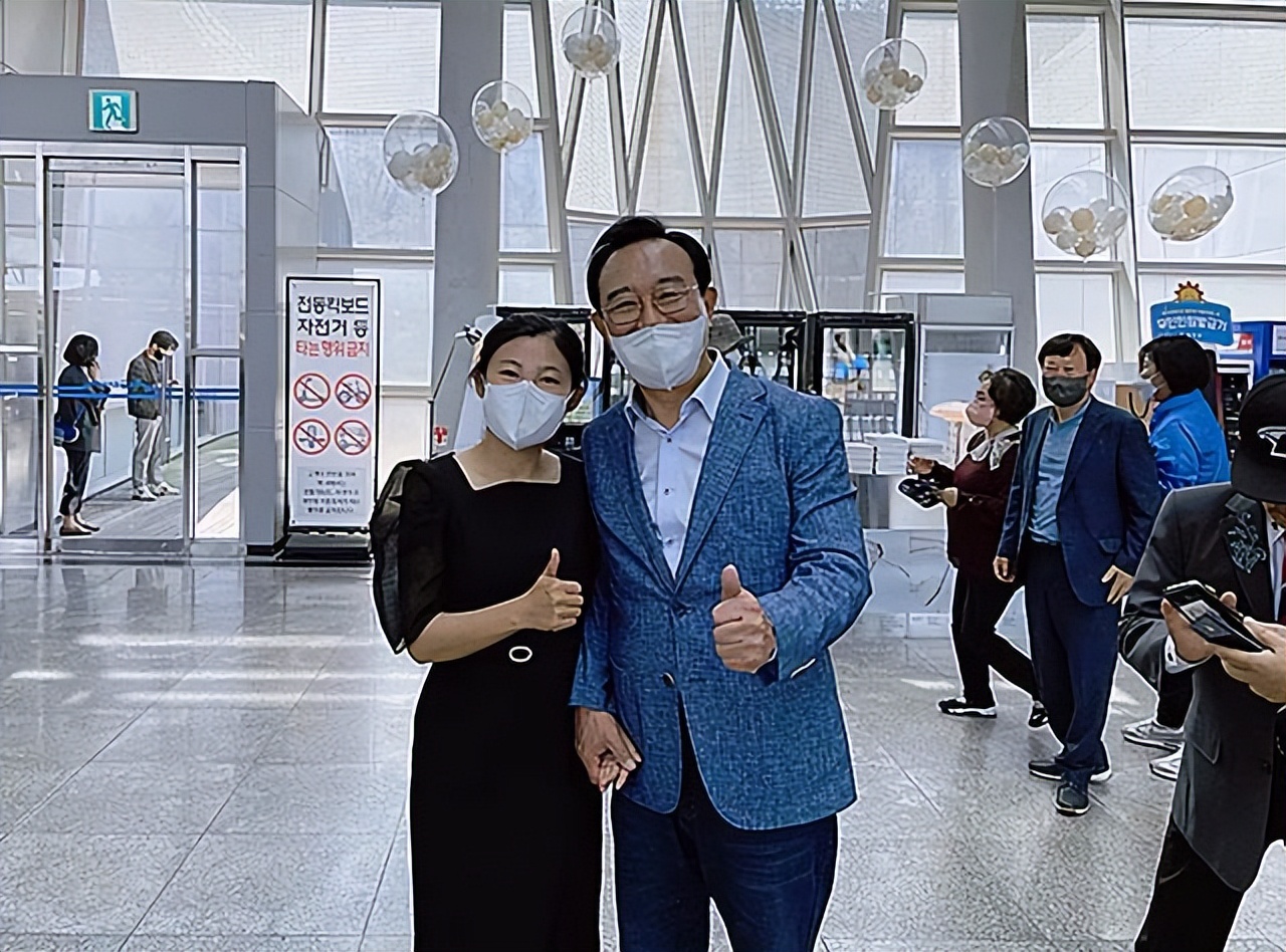 山东妹子嫁到韩国生双胞胎,山东姑娘嫁到韩国生下双胞胎