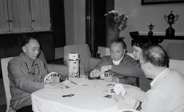 1988年聂卫平获“棋圣”称号,*小平邓**:圣人不好当，还是当老百姓好