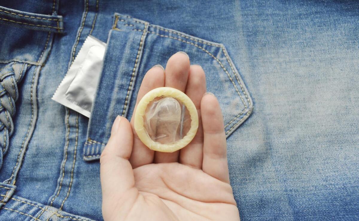 为什么安全套上有一层油？沾到嘴上会危害身体吗？一文告诉你