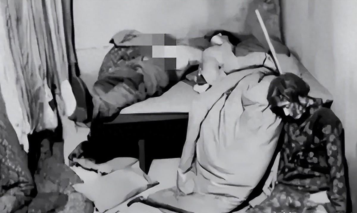 30张日本大*杀屠**罪行照片，日军闯入民宅祸害妇女，这就是罪证