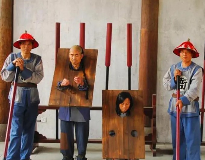 古代犯人砍头时为什么下跪,古代死刑犯砍头会感觉痛吗