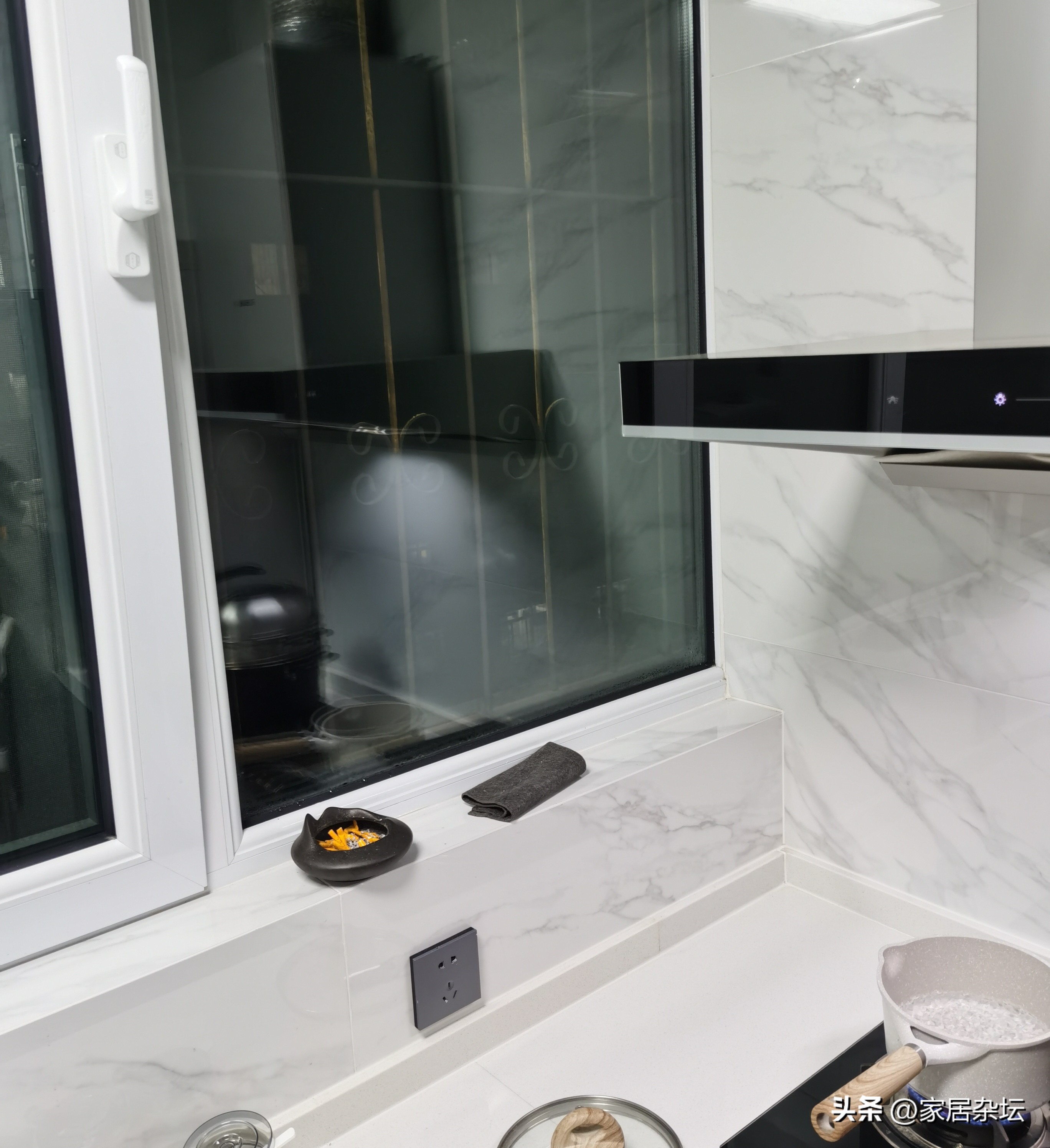 做饭时开油烟机是关窗还是开窗,抽油烟机开的时候需要开窗吗