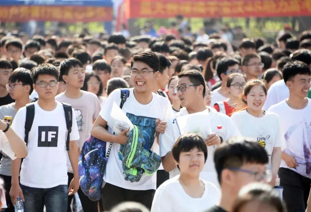 2019高考千万考生家长如何稳住,高考竞争到底有多激烈