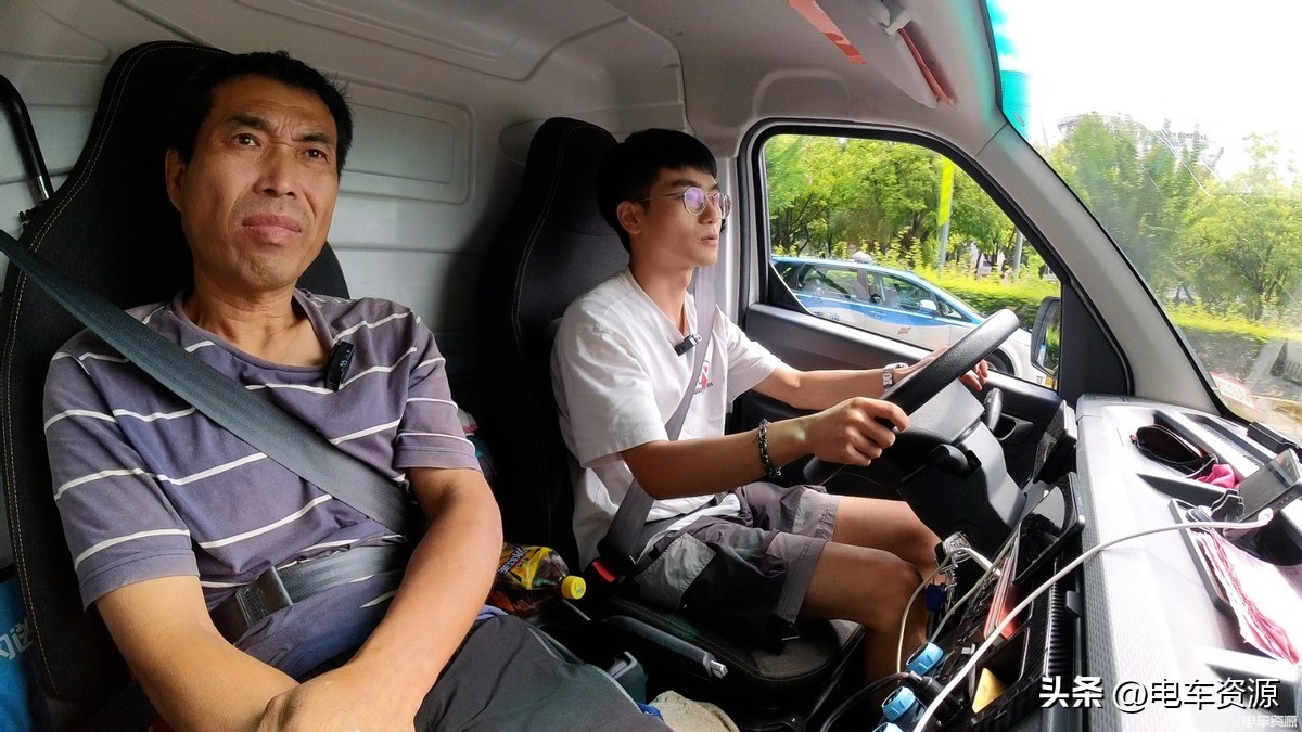 电车跟车记｜负债两百万每天工作20小时这台车给他坚持的底气