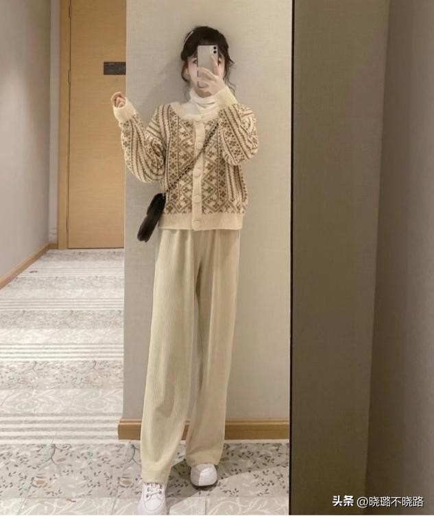 今年最洋气的阔腿杏色裤春秋新款,女款杏白加绒裤