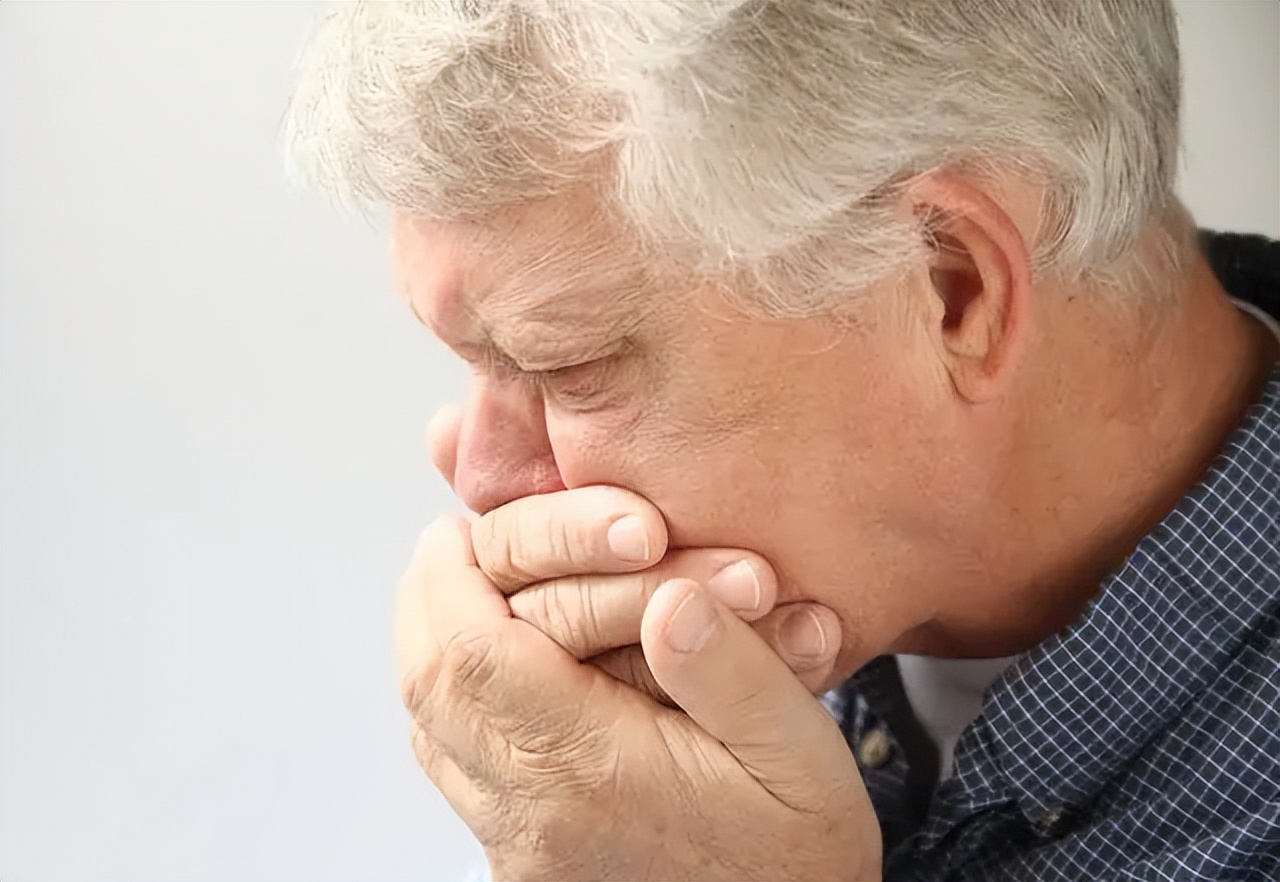 老年人关节补充氨糖,中老年人关节痛吃氨糖有副作用吗