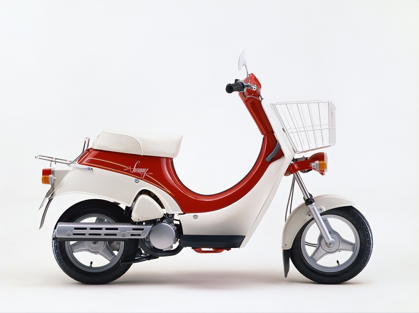 是铃木踏板好还是豪爵铃木踏板好,铃木踏板和弯梁摩托哪个好