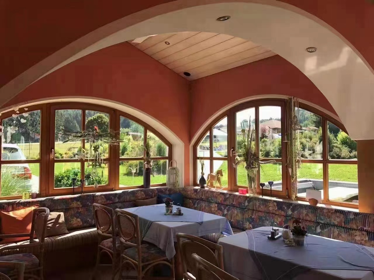 铝合金门窗上的胶怎样擦掉,门窗上的胶不粘了怎么办