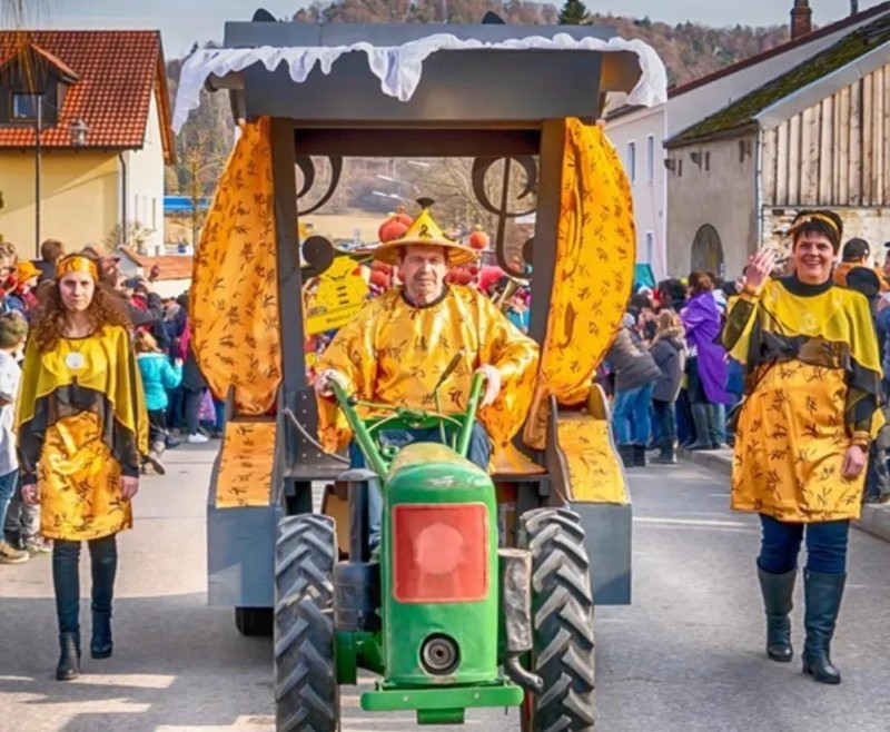 欧洲最奇葩小镇,欧洲小镇中国人
