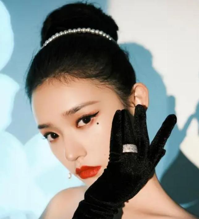 赫本经典复古造型,众明星模仿奥黛丽赫本谁更还原