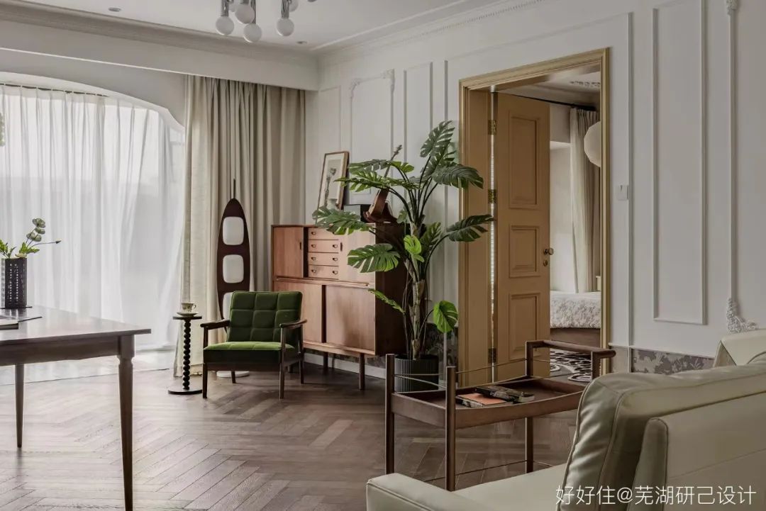 入户门正对次卧户型,长条户型进门对着次卧