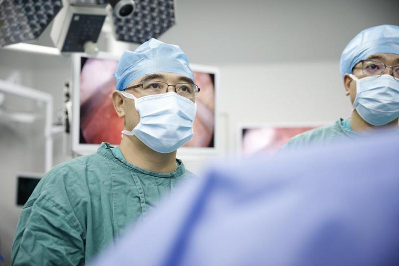 男子常便血去医院检查一看吓坏了,男子便血以为是痔疮一查竟是肠癌